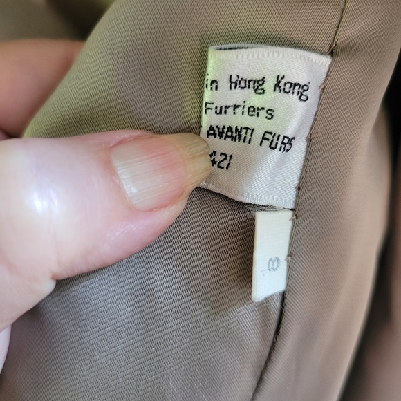 Luxurious Tan Fur Coat - Picture 4 of 8